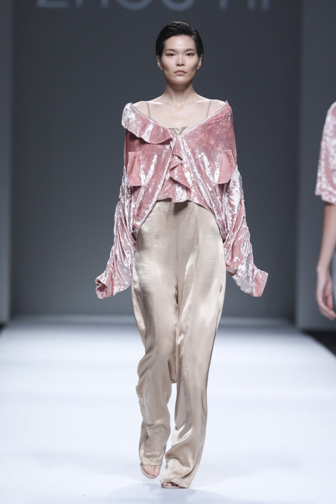 中国 广州 走秀(runway) 2017春夏 女装皱褶衬衫 ruffle blouse 丝绸