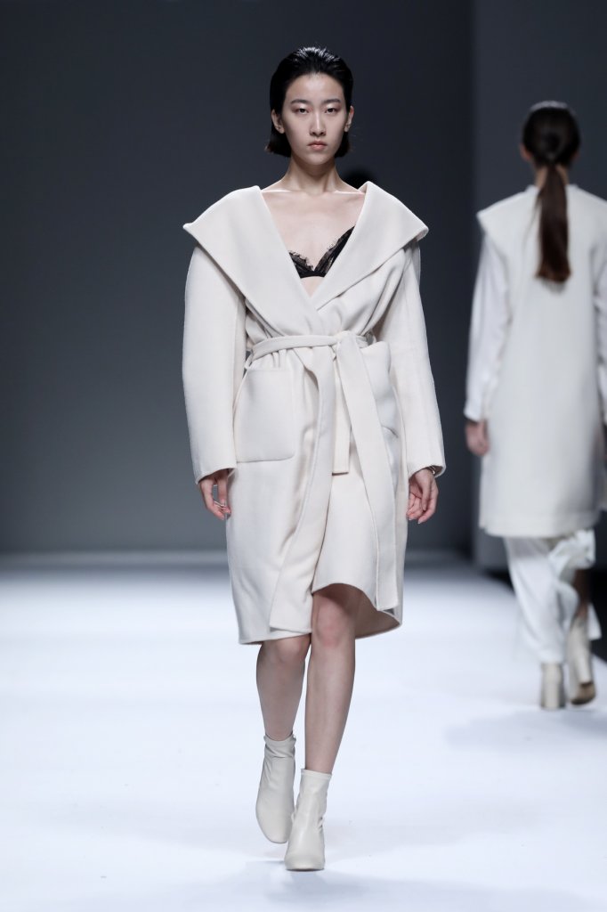 周密 中国 广州 走秀(runway) 2017春夏 女装毛呢大衣 wool coat 女装