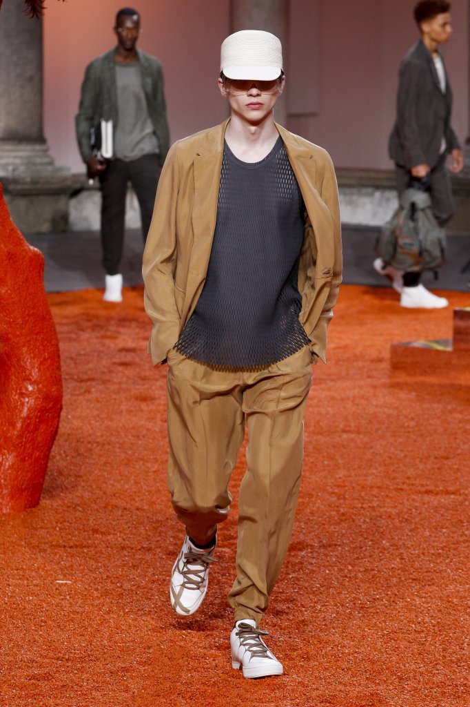 和junya watanabe一样,ermenegildo zegna 2018春夏男装系列将大地色