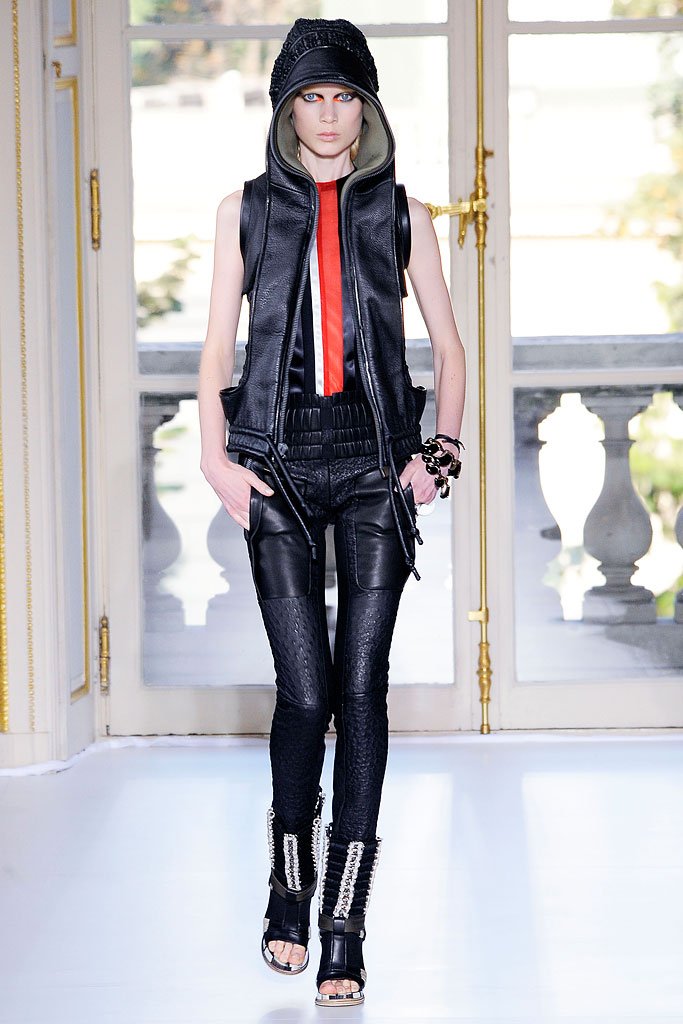 巴黎世家 Balenciaga  2010春夏高级成衣系列时装发布秀 — Paris Spring 2010