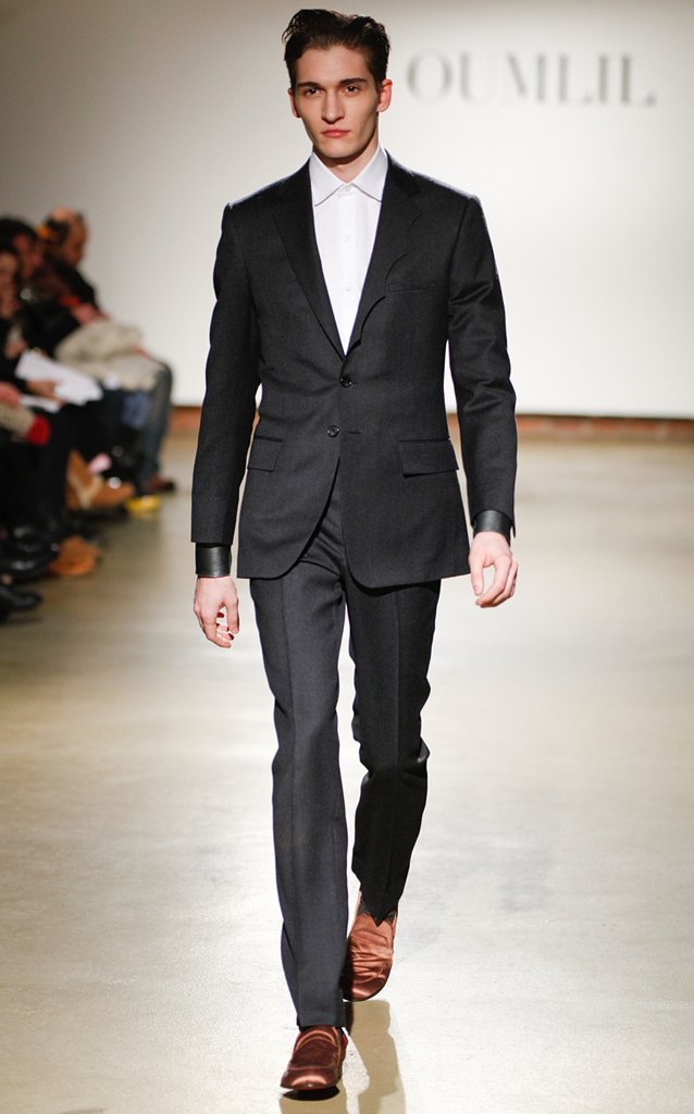 Oumlil   2010/11秋冬系列男装发布秀 - Paris  Fall 2010 Menswear