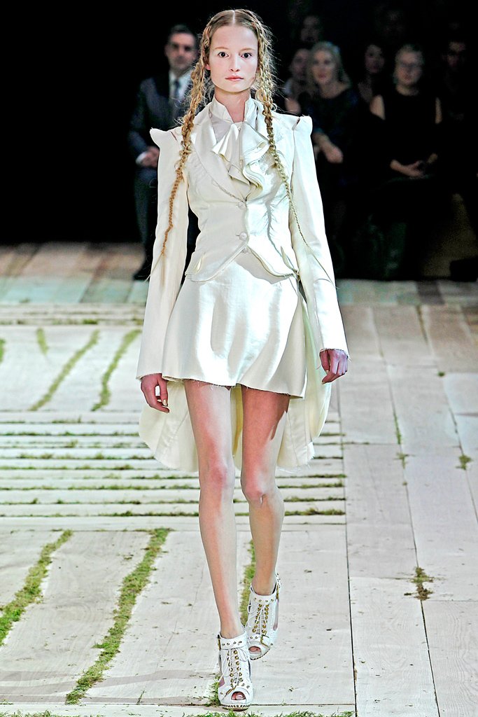  亚历山大·麦昆  Alexander McQueen  2011春夏高级成衣系列时装发布秀 — Paris Spring 2011