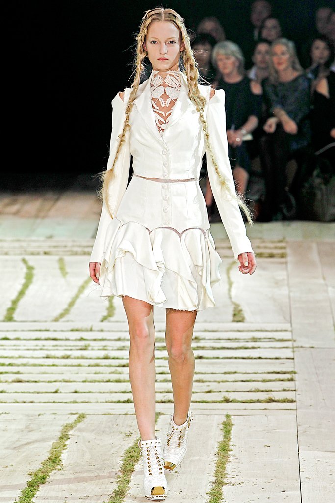  亚历山大·麦昆  Alexander McQueen  2011春夏高级成衣系列时装发布秀 — Paris Spring 2011