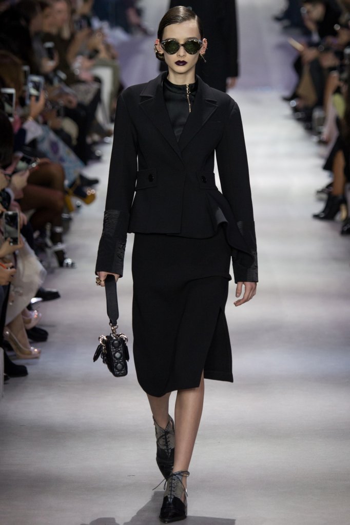 克里斯汀·迪奥 Christian Dior 2016/17秋冬高级成衣发布秀 - Paris Fall 2016