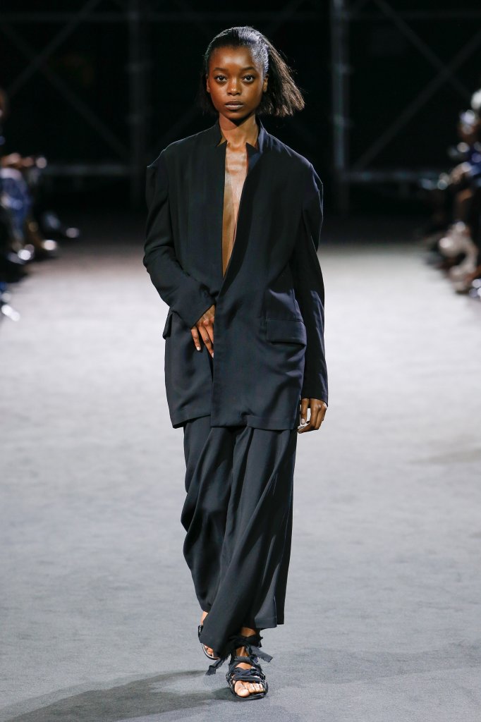 山本耀司 Yohji Yamamoto 2019春夏高级成衣发布秀 - Paris Spring 2019