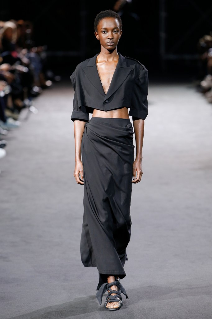 山本耀司 Yohji Yamamoto 2019春夏高级成衣发布秀 - Paris Spring 2019