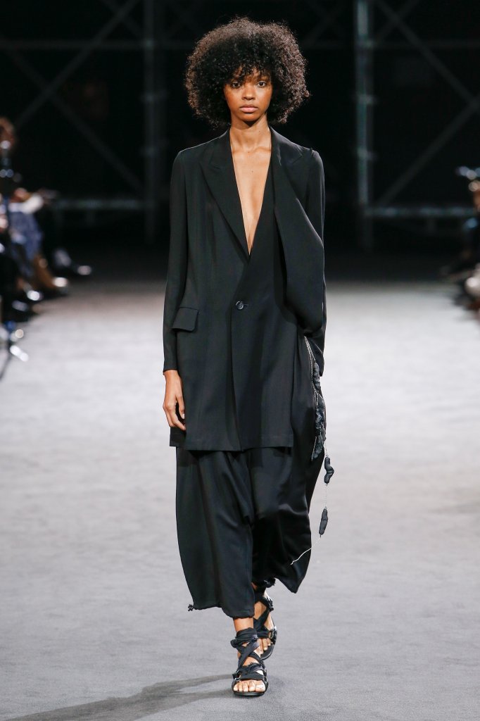 山本耀司 Yohji Yamamoto 2019春夏高级成衣发布秀 - Paris Spring 2019