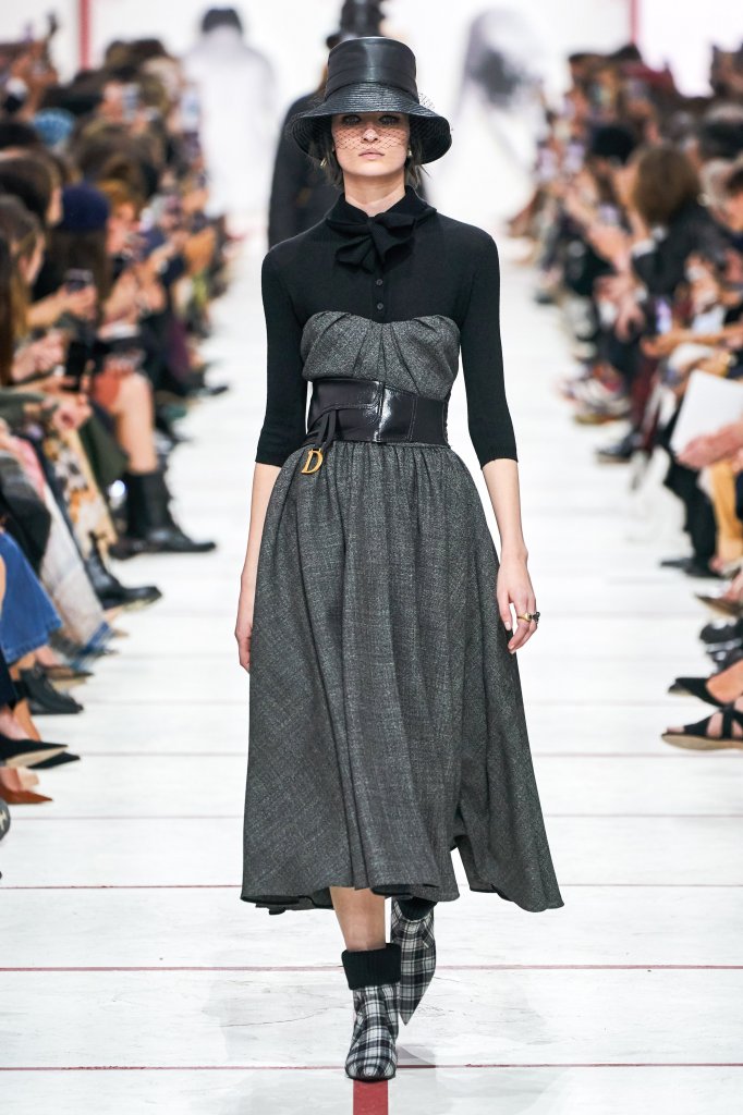 克里斯汀·迪奥 Christian Dior 2019/20秋冬高级成衣秀 - Paris Fall 2019