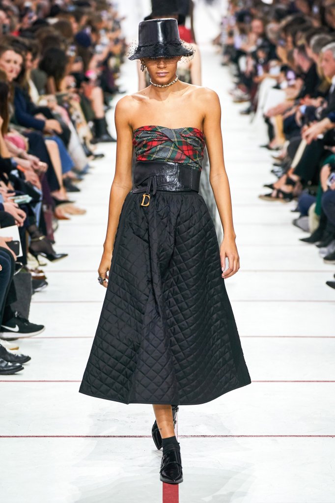 克里斯汀·迪奥 Christian Dior 2019/20秋冬高级成衣秀 - Paris Fall 2019