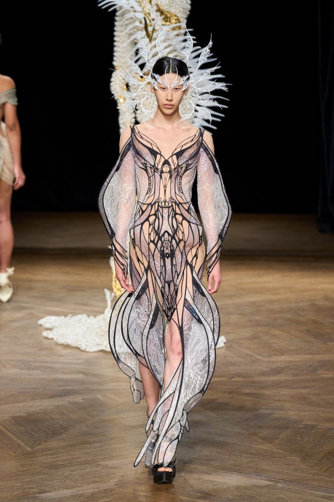 艾里斯·范·荷本 Iris van Herpen 2022/23秋冬高级定制秀 - Couture Fall 2022