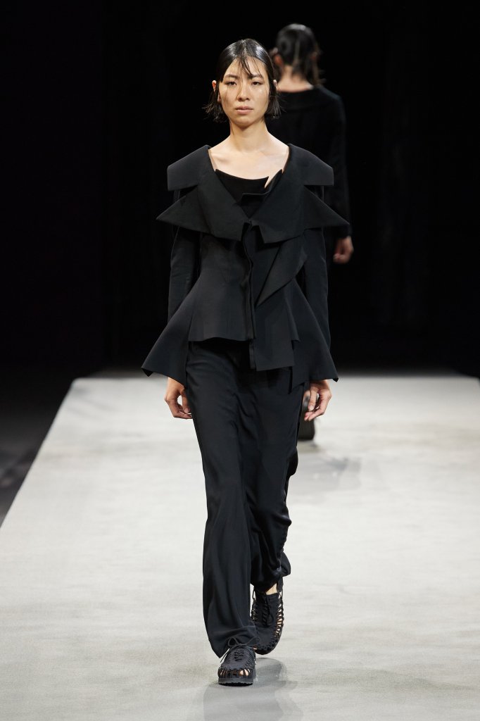 山本耀司 Yohji Yamamoto 2023春夏高级成衣秀 - Paris Spring 2023