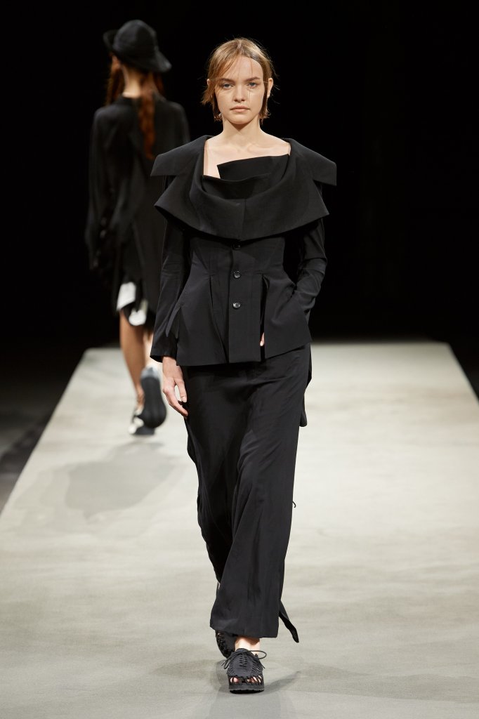 山本耀司 Yohji Yamamoto 2023春夏高级成衣秀 - Paris Spring 2023