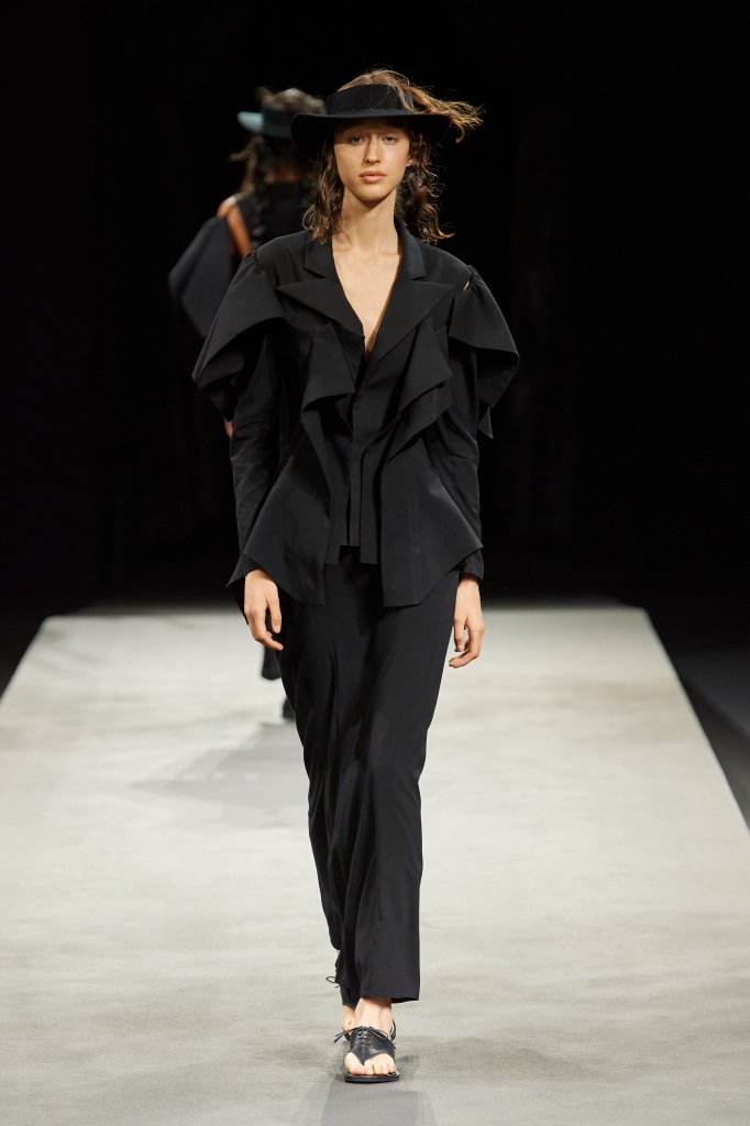 山本耀司 Yohji Yamamoto 2023春夏高级成衣秀 - Paris Spring 2023