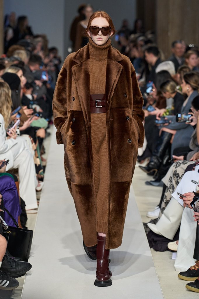 麦丝玛拉 Max Mara 2023/24秋冬高级成衣秀 - Milan Fall 2023