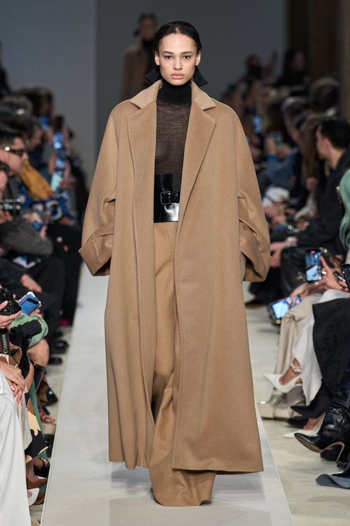 麦丝玛拉 Max Mara 2023/24秋冬高级成衣秀 - Milan Fall 2023