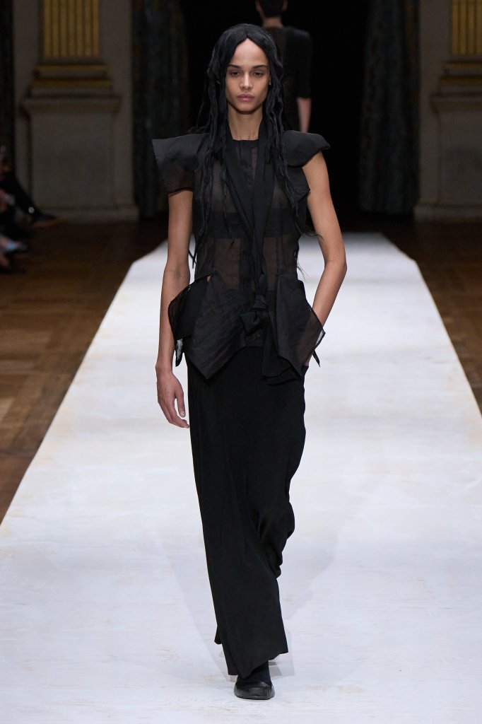 山本耀司 Yohji Yamamoto 2024春夏高级成衣秀 - Paris Spring 2024