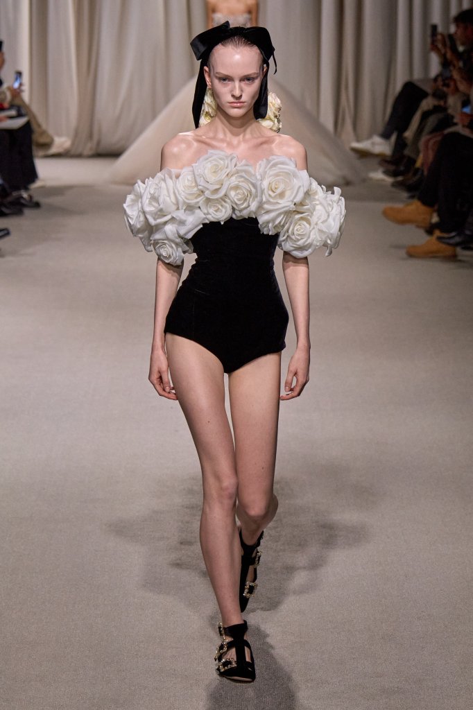 詹巴迪斯塔·瓦利 Giambattista Valli 2024春夏高级定制秀 - Couture Spring 2024