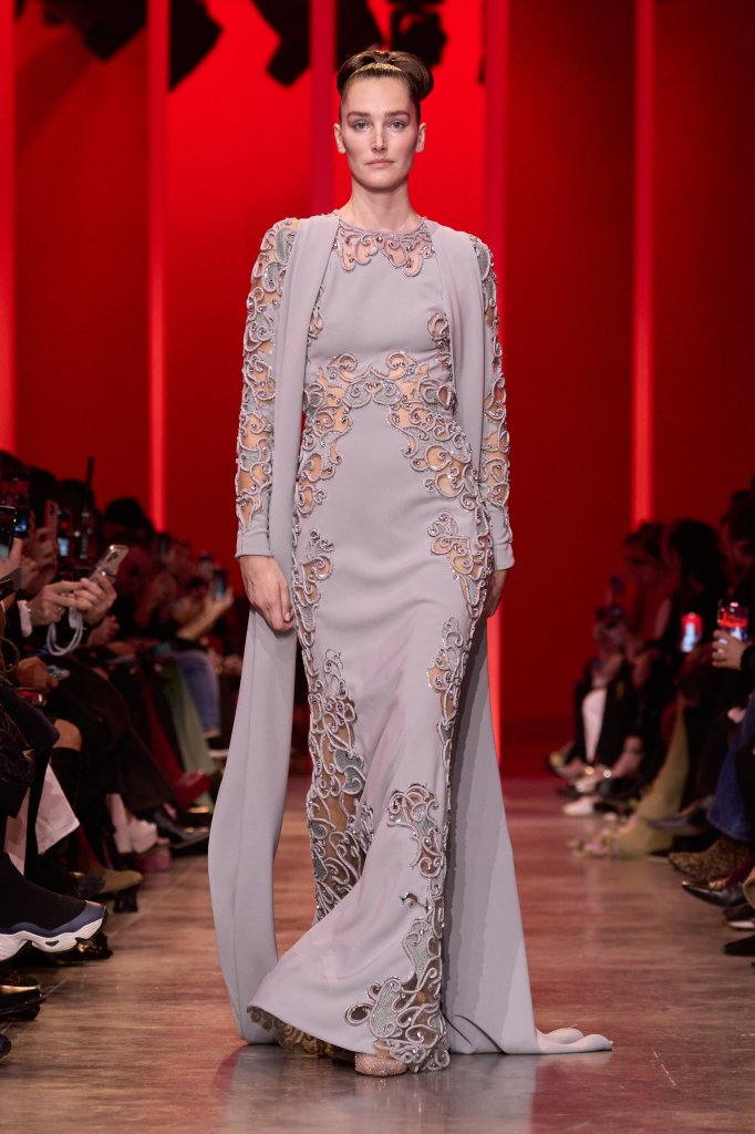  艾莉·萨博 Elie Saab 黎巴嫩 Lebanon 贝鲁特 Beirut 走秀(Runway) 2024春夏高级定制 Couture Spring 2024 女装 镂空连衣裙 Cutout Dress 女装