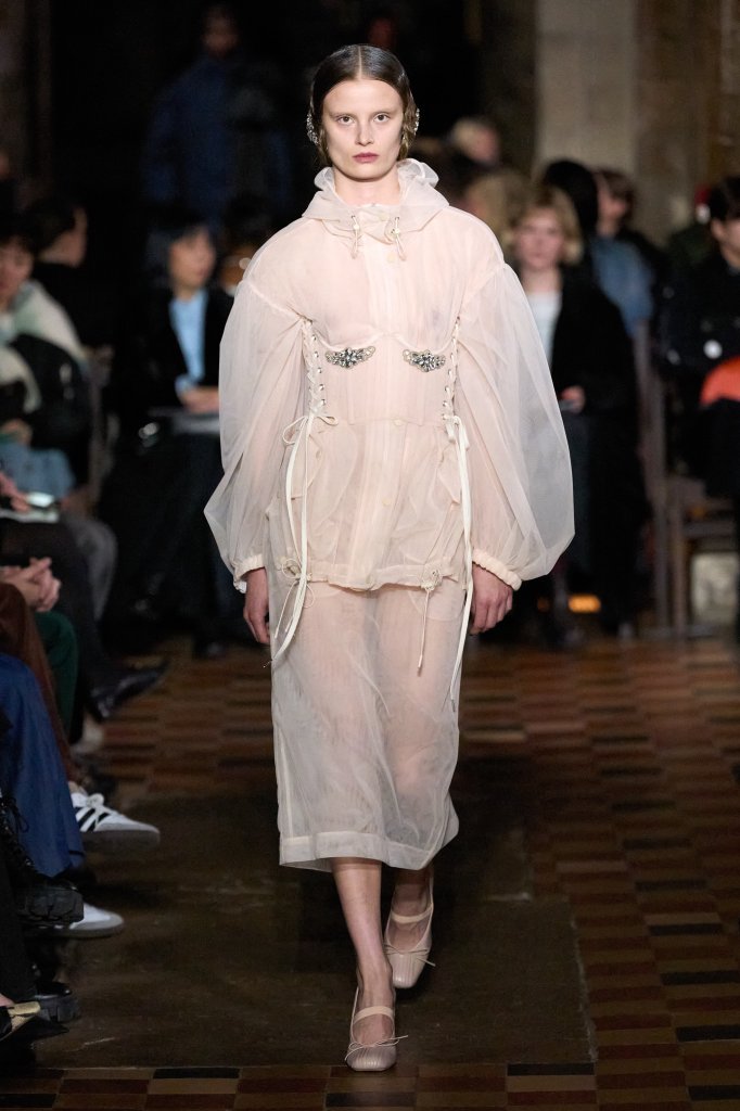 西蒙娜·罗莎 Simone Rocha 2024/25秋冬高级成衣秀 - London Fall 2024