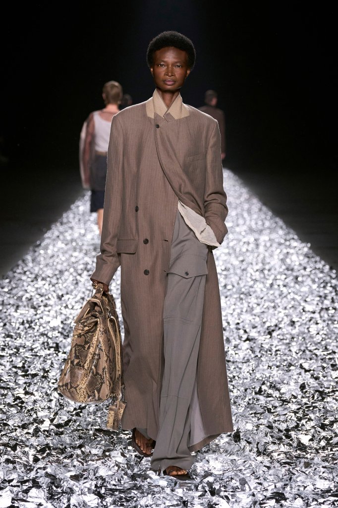 德赖斯·范诺顿 Dries Van Noten 2025春夏男装秀 - Paris Spring 2025