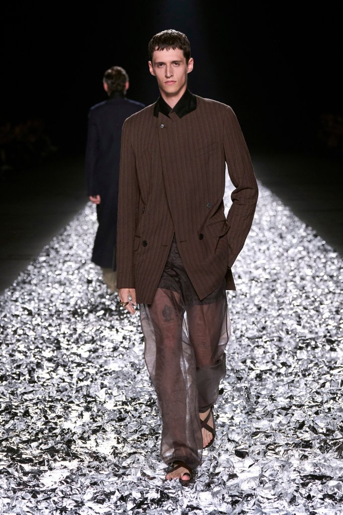 德赖斯·范诺顿 Dries Van Noten 2025春夏男装秀 - Paris Spring 2025