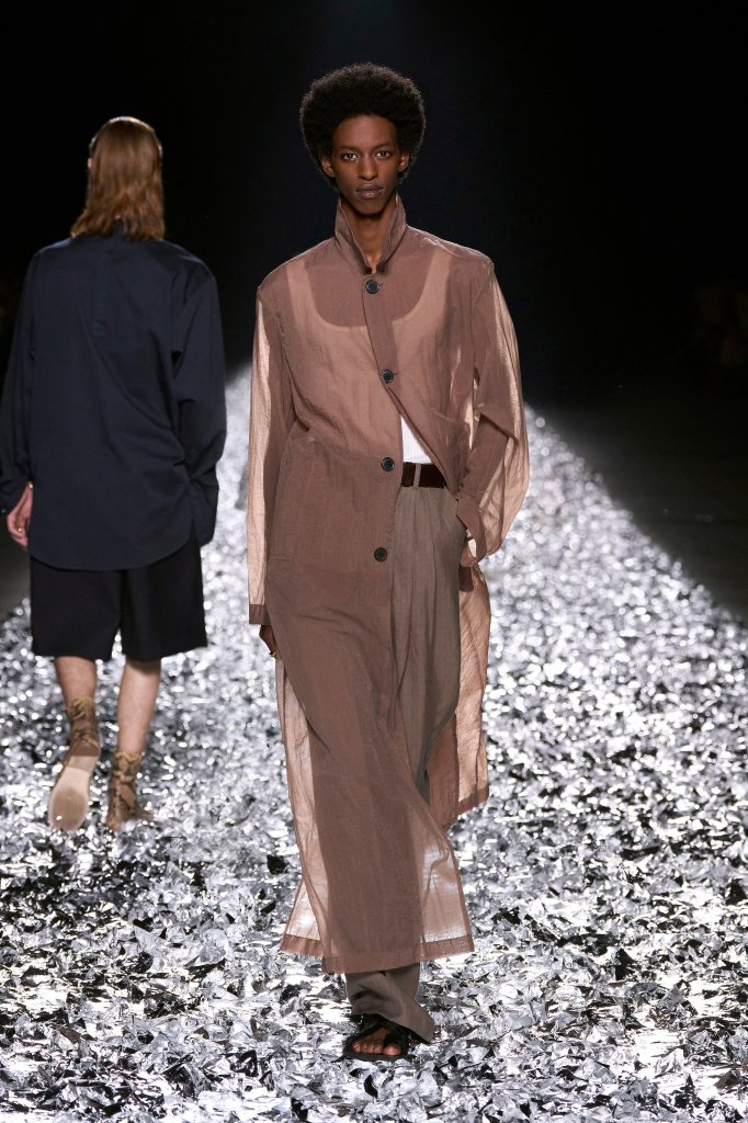 德赖斯·范诺顿 Dries Van Noten 2025春夏男装秀 - Paris Spring 2025