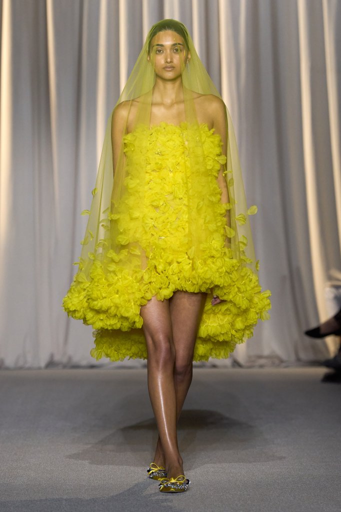 詹巴迪斯塔·瓦利 Giambattista Valli 2024/25秋冬高级定制秀 - Couture Fall 2024