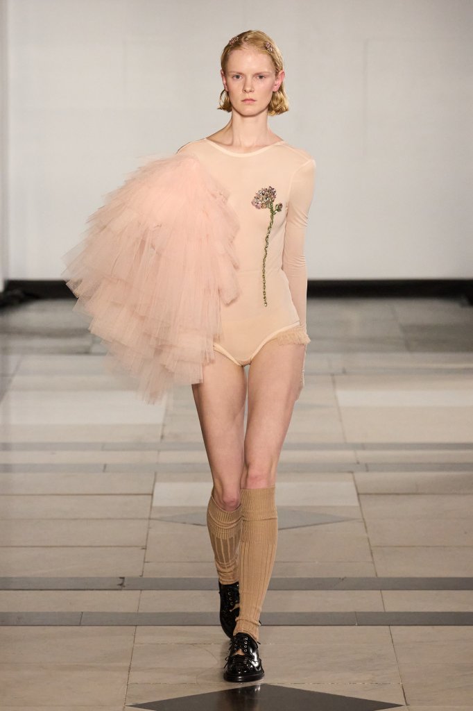 西蒙娜·罗莎 Simone Rocha 2025春夏高级成衣秀 - London Spring 2025