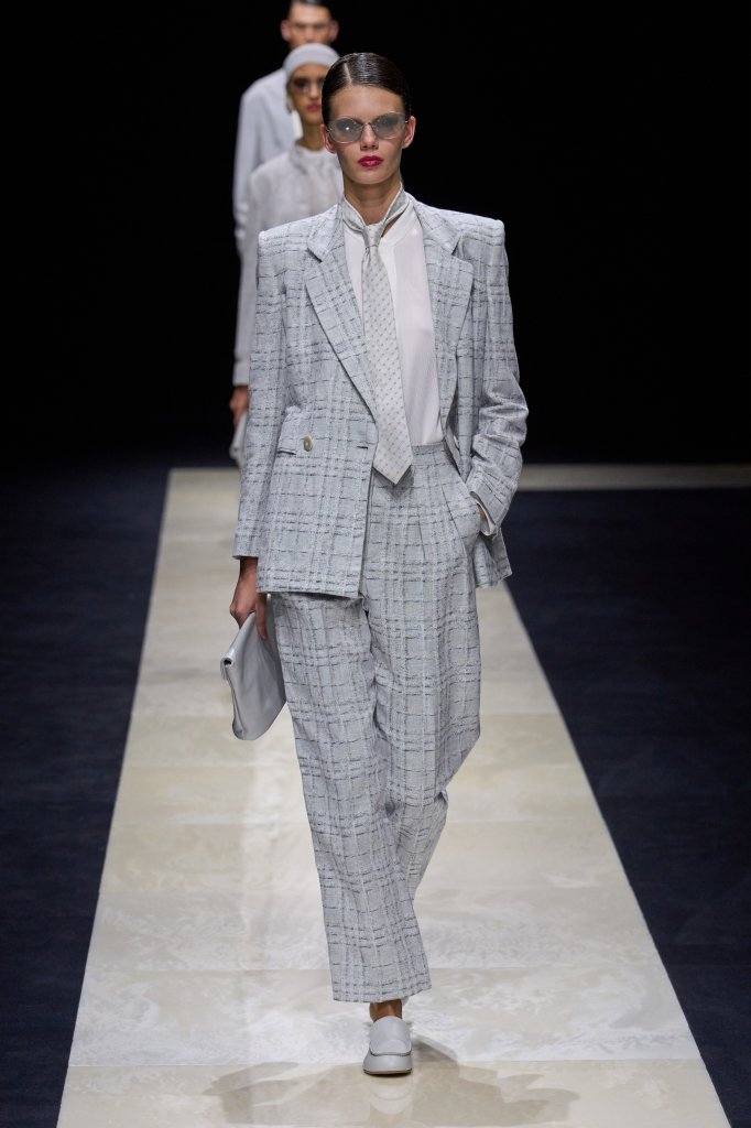 安普里奥·阿玛尼 Emporio Armani 2025春夏高级成衣秀 - Milan Spring 2025