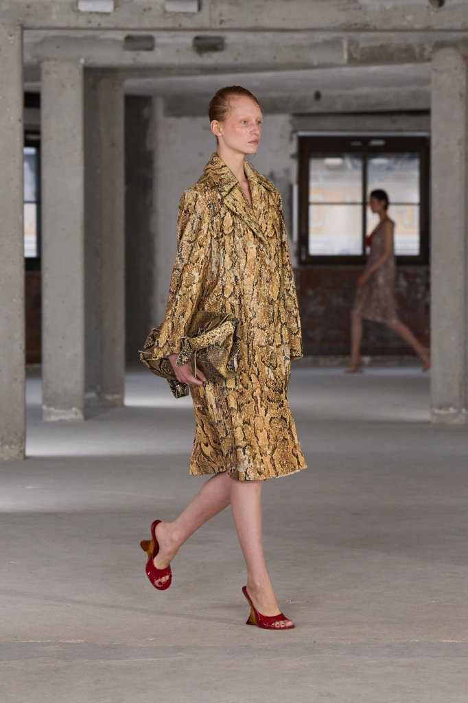 德赖斯·范诺顿 Dries Van Noten 2025春夏高级成衣秀 - Paris Spring 2025