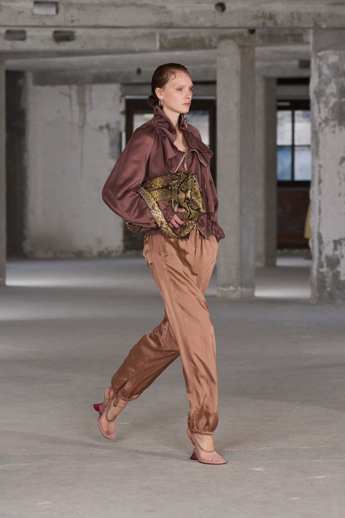 德赖斯·范诺顿 Dries Van Noten 2025春夏高级成衣秀 - Paris Spring 2025