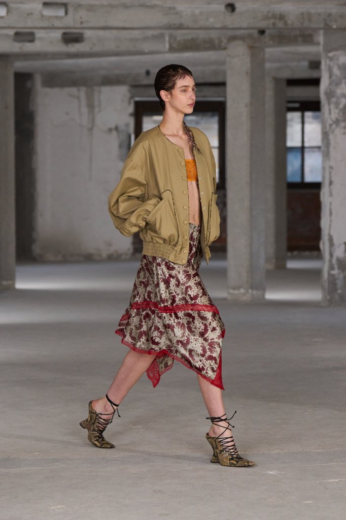 德赖斯·范诺顿 Dries Van Noten 2025春夏高级成衣秀 - Paris Spring 2025