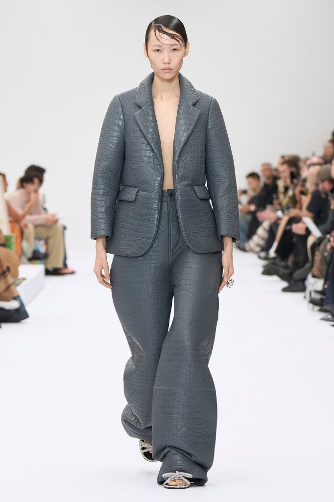 艾克妮 Acne Studios 2025春夏高级成衣秀 - Paris Spring 2025