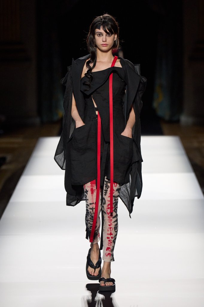 山本耀司 Yohji Yamamoto 2025春夏高级成衣秀 - Paris Spring 2025