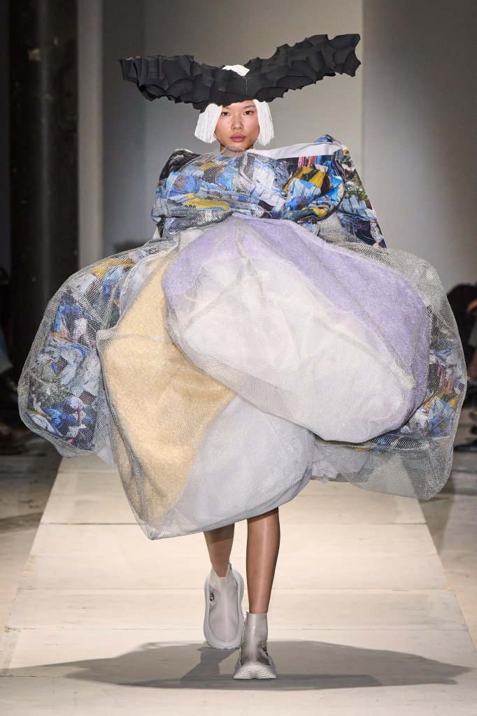 川久保玲 Comme des Garçons 2025春夏高级成衣秀 - Paris Spring 2025