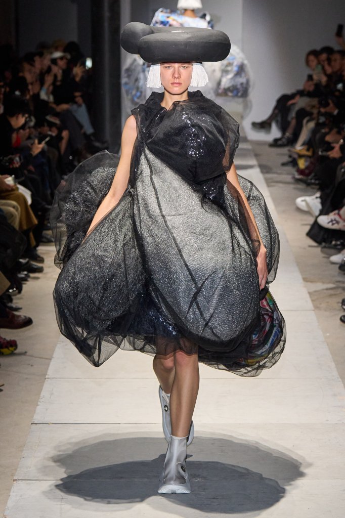 川久保玲 Comme des Garçons 2025春夏高级成衣秀 - Paris Spring 2025