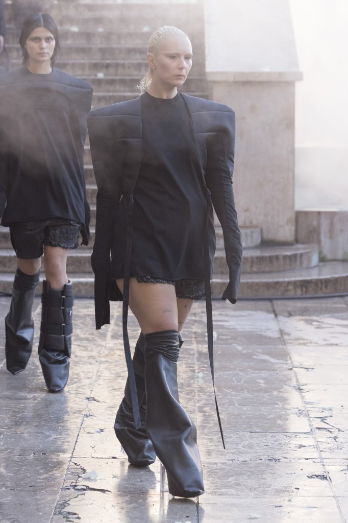 瑞克·欧文斯 Rick Owens 2025春夏高级成衣秀 - Paris Spring 2025