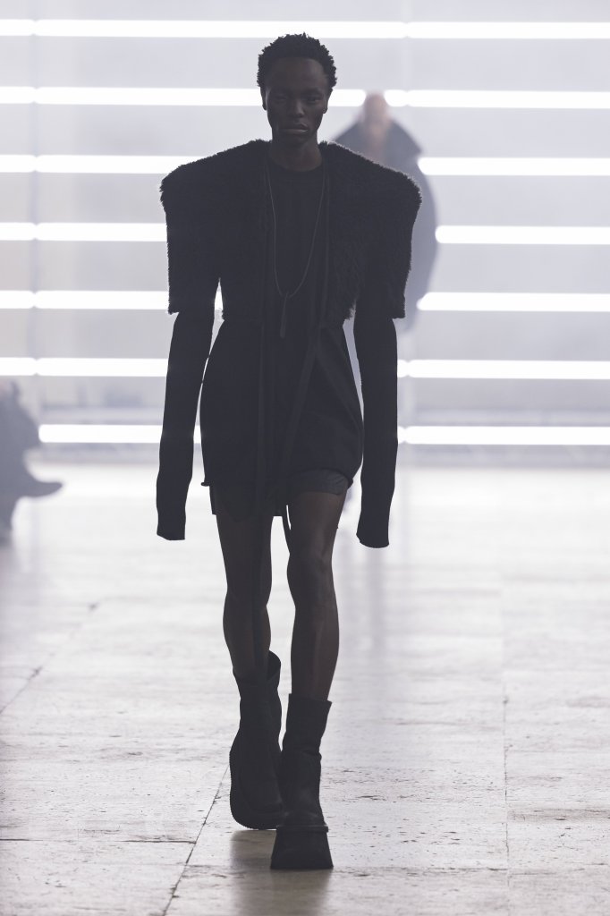 瑞克·欧文斯 Rick Owens 2025/26秋冬男装秀 - Paris Fall 2025