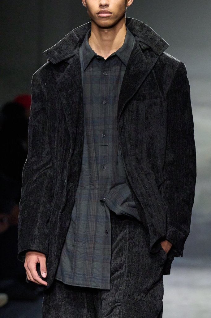 山本耀司 Yohji Yamamoto 2025/26秋冬男装秀(细节) - Paris Fall 2025