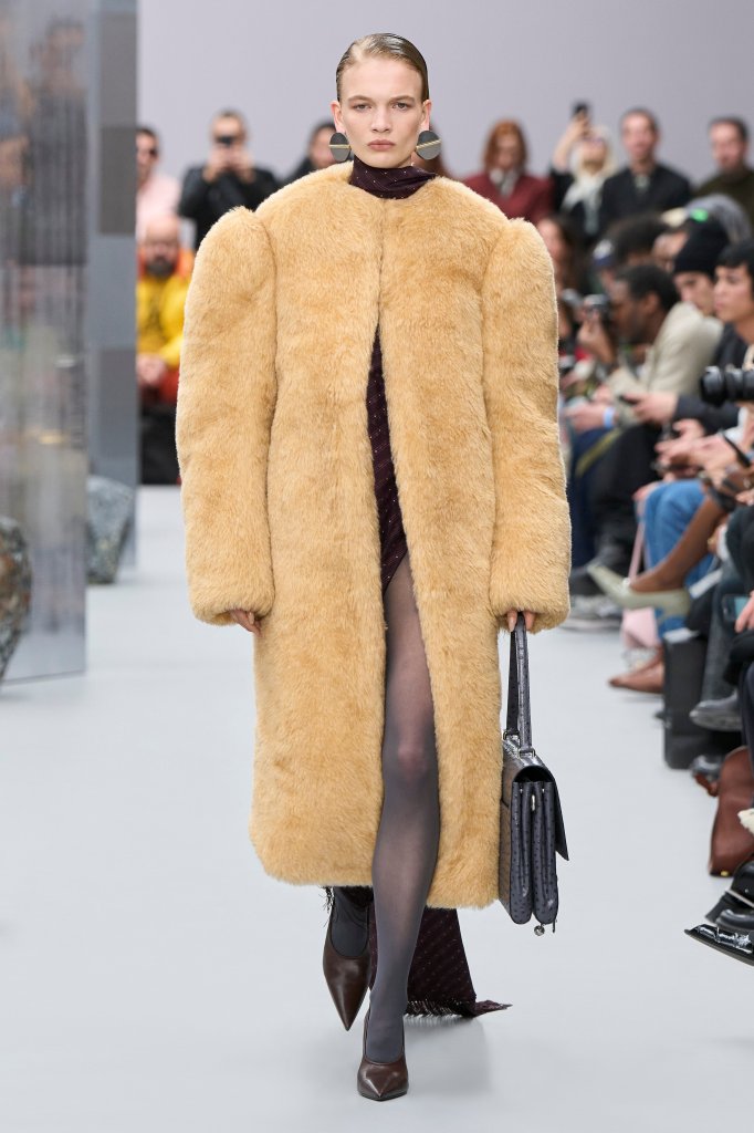 艾克妮 Acne Studios 2025/26秋冬高级成衣秀 - Paris Fall 2025